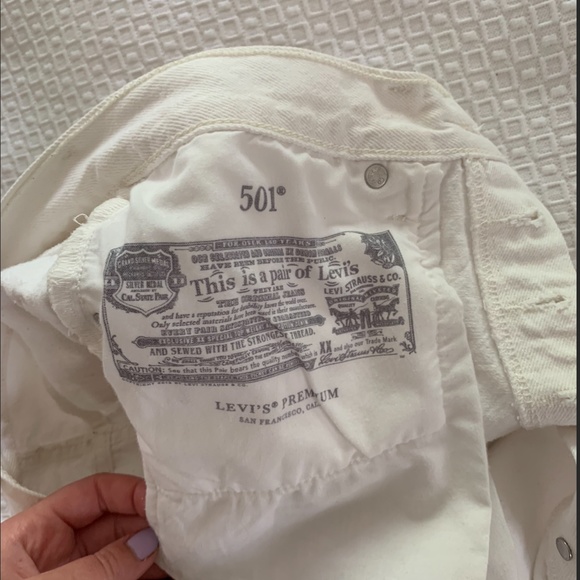 White Levi's 501 Size W27 from Free People - Picture 10 of 12